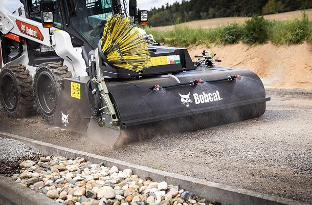 Bobcat lance sa nouvelle gamme de balayeuses