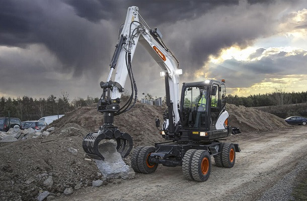 Une nouvelle version de la pelle sur pneus E57W de Bobcat