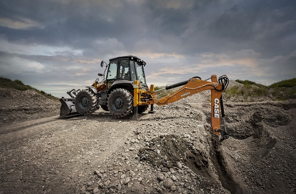Case lance une nouvelle tractopelle SV !