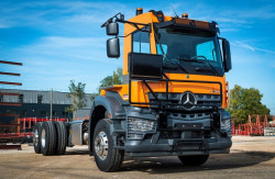 Un Arocs converti en porte-fer