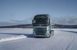 Active Grip Control : des camions électriques Volvo à l'aise sur route glissante