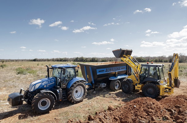 Nouvelle chargeuse-pelleteuse New Holland Série D