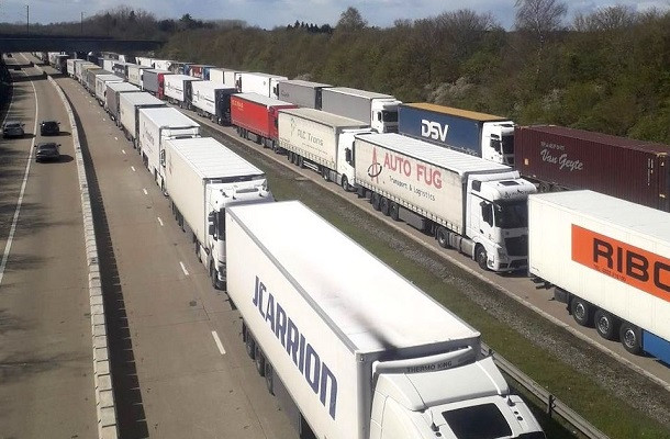 Regno Unito: fino a 40 ore di code per imbarcarsi verso la Francia