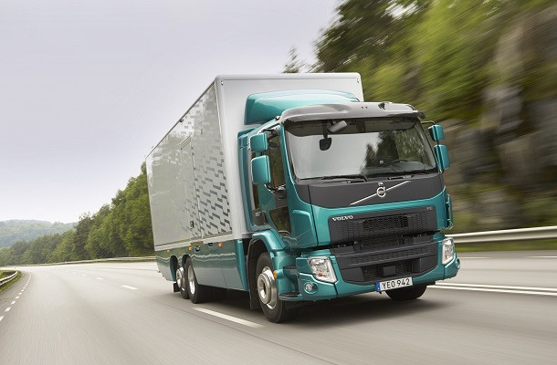 Volvo Trucks aggiorna gli urbani FL e FE