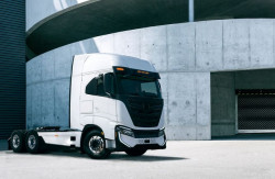 Nikola livre ses premiers camions électriques Tre BEV