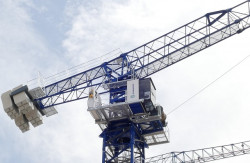 LCH300 DE COMANSA SE INTEGRA A LÍNEA DE GRÚAS ABATIBLES