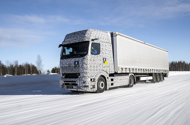 Mercedes testa in Finlandia i suoi truck elettrici