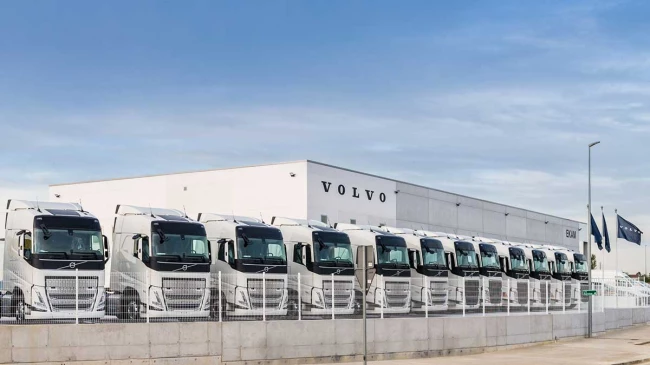EKAM, concesionario oficial de Volvo Trucks en Asturias, renueva sus
instalaciones