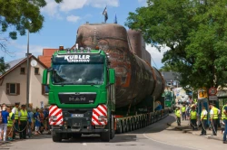 Un sous-marin de 350&nbsp;tonnes transporté par un MAN TGX&nbsp;!