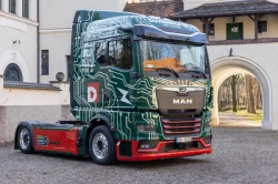Un Man eTGX affecté à la logistique automobile