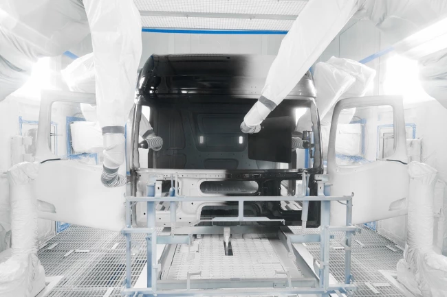 Peinture des cabines&nbsp;: la nouvelle solution de Mercedes-Benz