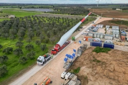 Transport hors normes&nbsp;: une pale d'éolienne de 81 mètres