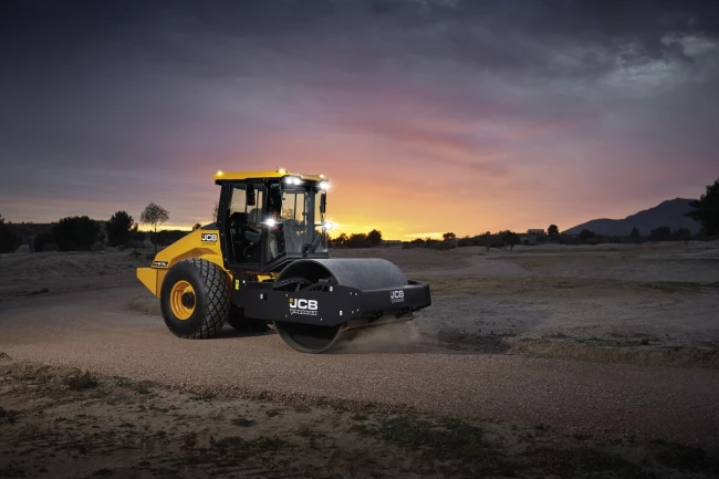 JCB lanza el compactador de suelos VM118D