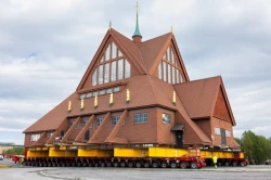 Mammoet transporte une église en une seule pièce&nbsp;!