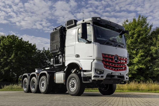 Les Arocs et Actros SLT entrent sur le marché japonais