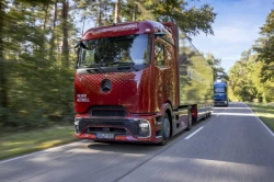 Nieuwe Actros L, voorzitterswissel bij Renault Trucks, vrachtwagenbanden
