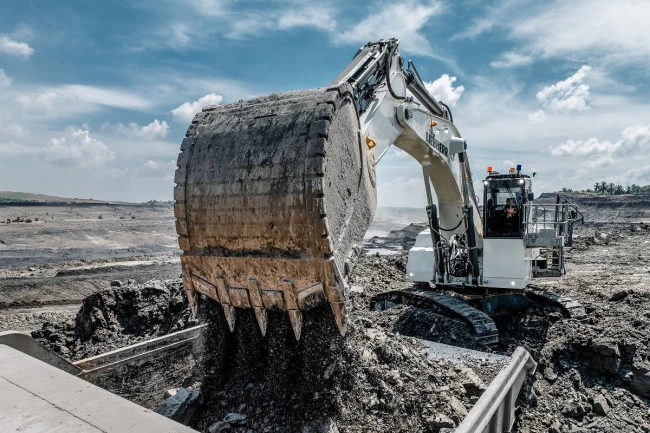 Een mijnbouwgraafmachine van 100 ton: Liebherr R 9100!