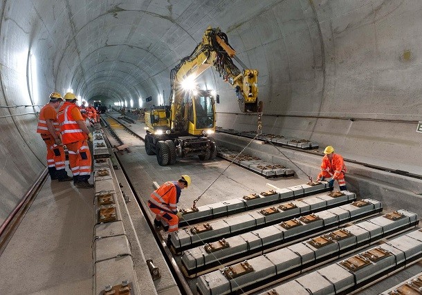 Inauguracja tunelu kolejowego St-Gotharh w Szwajcarii