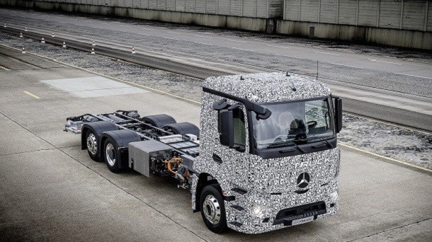 Mercedes prezentuje ciężarówkę Urban eTruck w 100% elektryczną