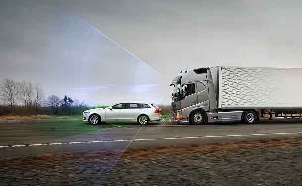 Os sistemas de segurança inteligentes Volvo Trucks contra acidentes