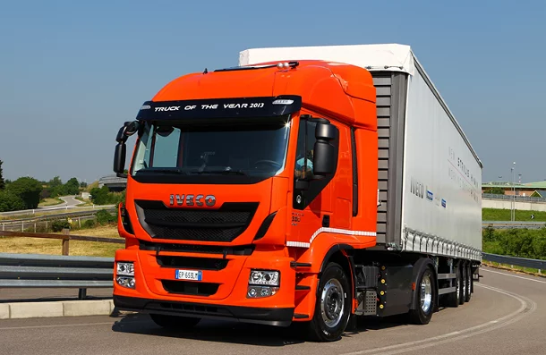 Les tracteurs Iveco Stralis GNV sontdisponibles en version Hi-Street et Hi-Road.