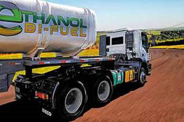 L'Iveco Trakker éthanol-diesel est équipé dedeux réservoirs de carburant séparés.