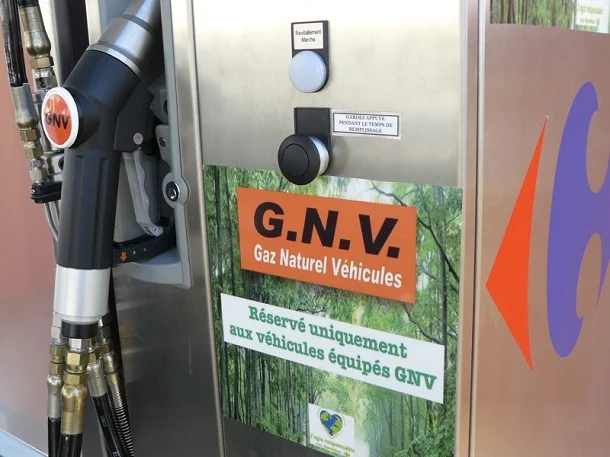 Une pompe à carburant GNV en France.