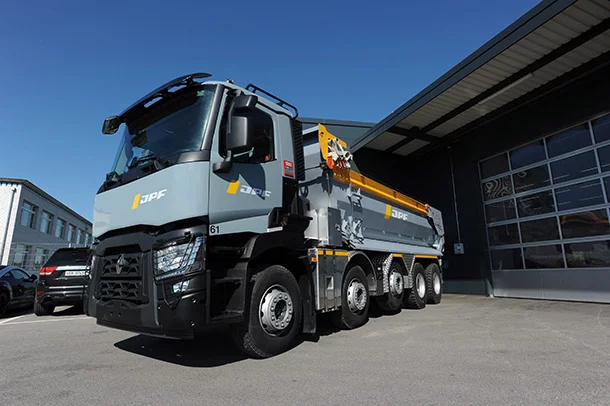 Le C 8x4*4 peut être équipé de différentes carosseries.