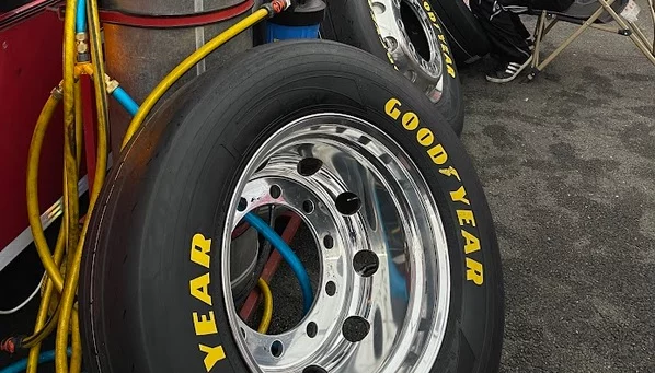 pneumatiques-course-camions